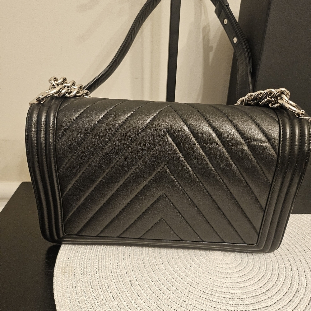 Chanel Flap Boy In New Medium - Picture 4 of 15